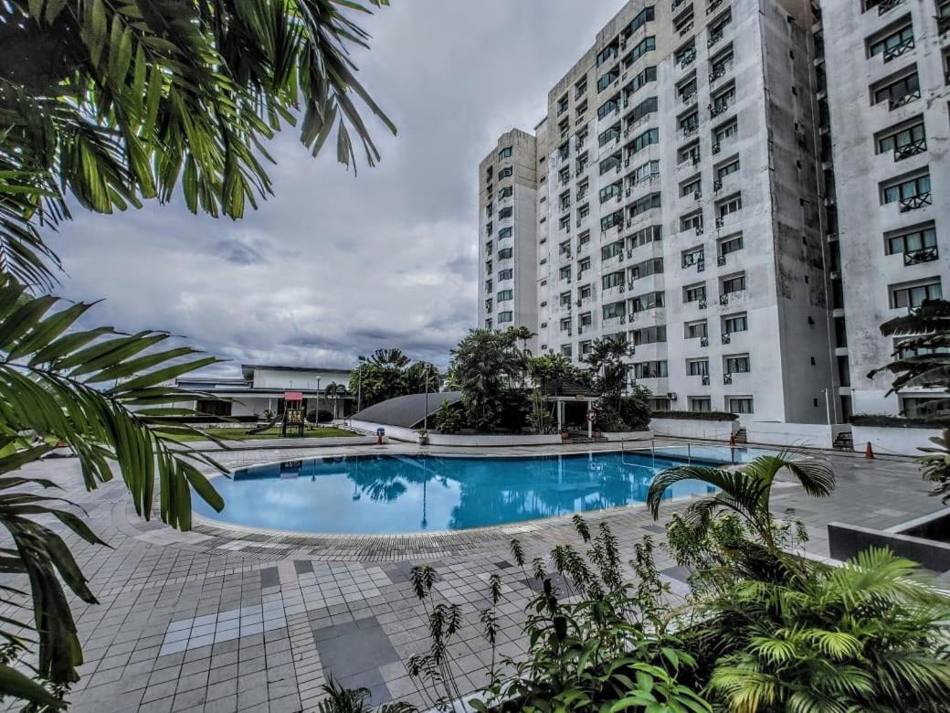 Likas Square - Kk